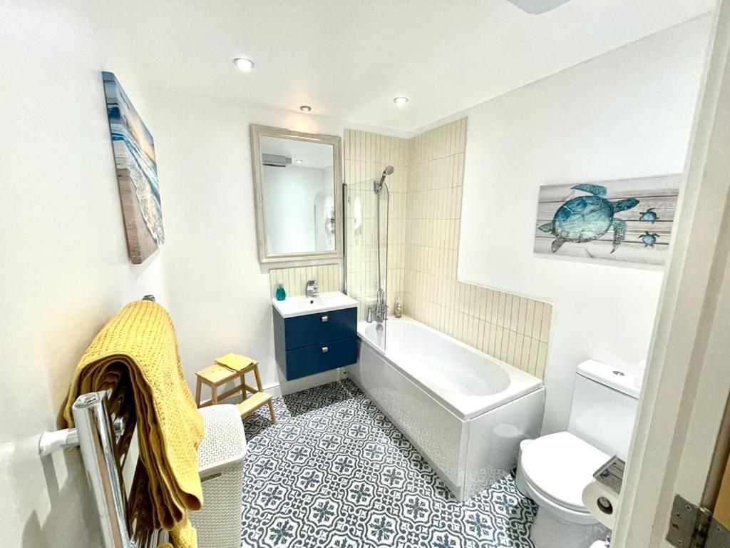 Cosy 1 Bedroom Apartment With Balcony Near Chiswick Λονδίνο Εξωτερικό φωτογραφία