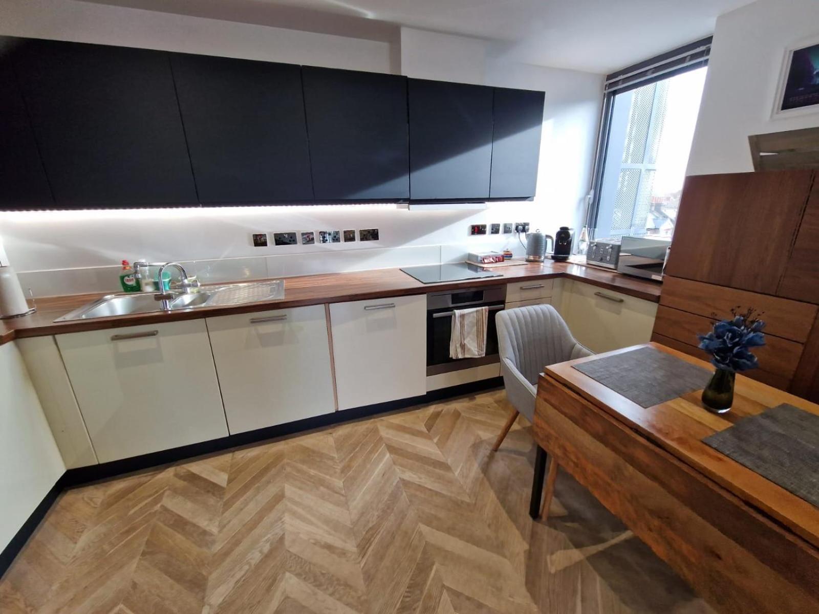 Cosy 1 Bedroom Apartment With Balcony Near Chiswick Λονδίνο Εξωτερικό φωτογραφία