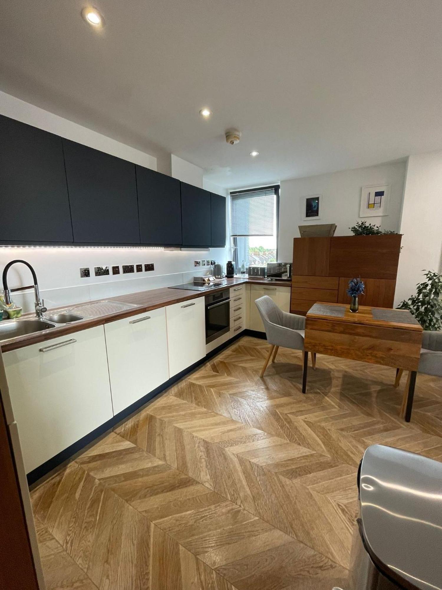 Cosy 1 Bedroom Apartment With Balcony Near Chiswick Λονδίνο Εξωτερικό φωτογραφία